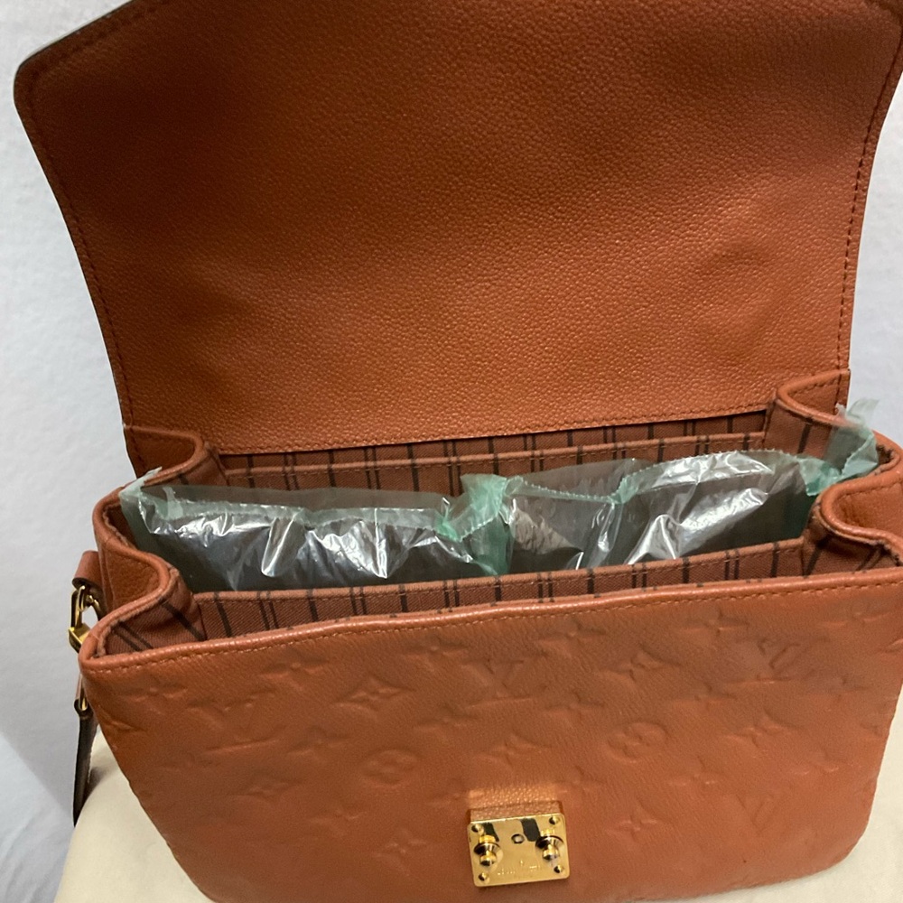 Louis Vuitton Pochette Métis Tan Crossbody Bag - Picture 11 of 16